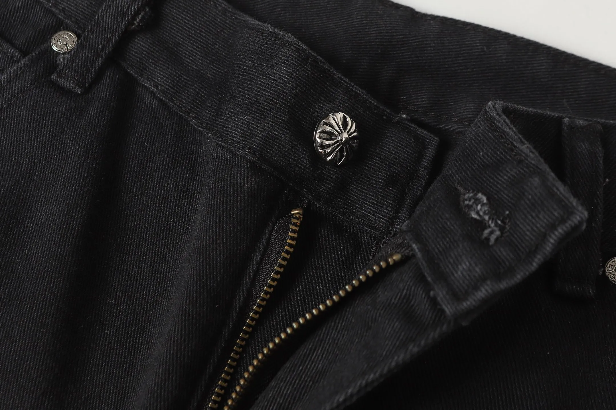 P260 Cross-border model, please do not place an order if you are pursuing quality - Chrome Hearts/Chrome Hearts Cross ✝️Pink embroidered washed jeans, trousers and casual pants - High weight, high density and high quality. The wool is soft, delicate and skin-friendly. It feels soft and silky. It has excellent warmth and skin-friendly properties - Custom-woven and dyed, no color difference. No matter the fabric or workmanship details, it beats the ordinary version on the market - Hardware zipper accessories are all customized, full of details -Colour: washed black -Size: 28 30 32 34 36